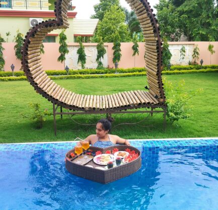 Floating breakfast